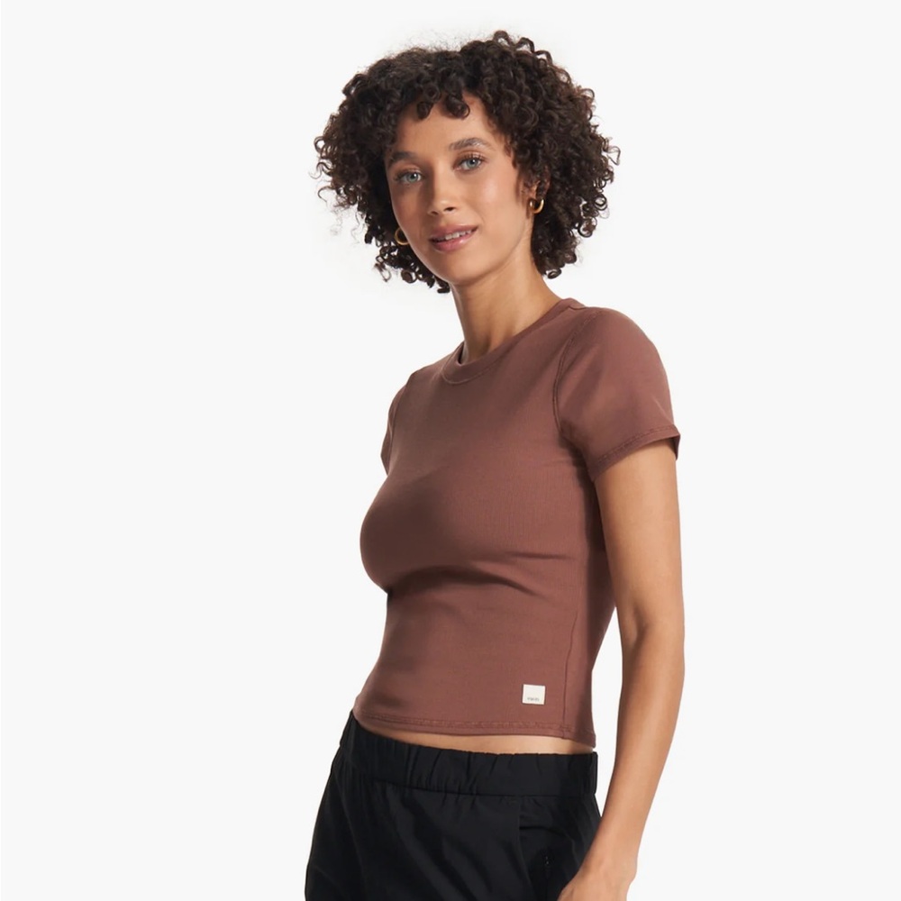 Vuori Hazelnut Pose Fitted Tee (large)